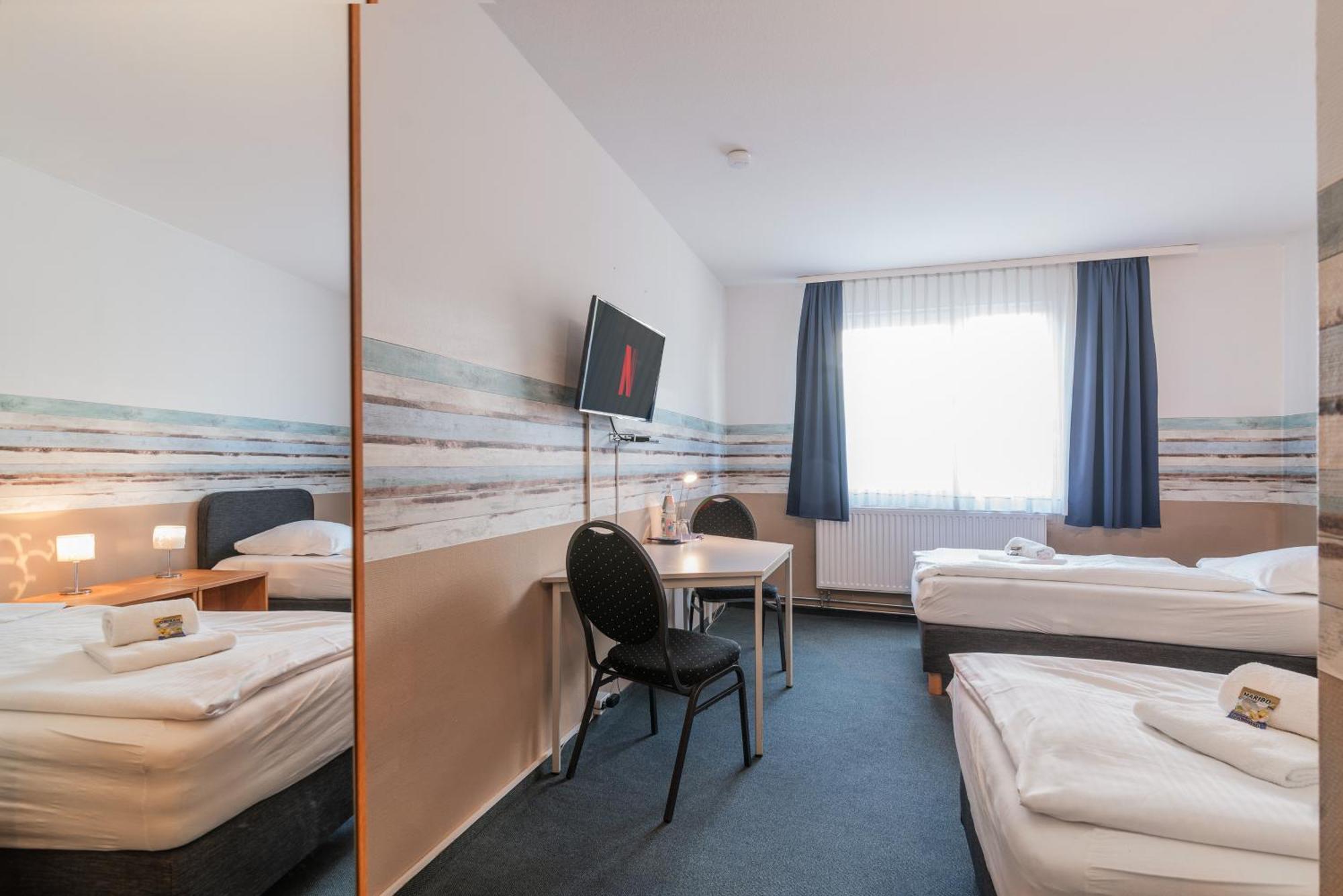 Hotel Cafe Galerie - Smart Tv - Free Parking Garbsen Exterior photo