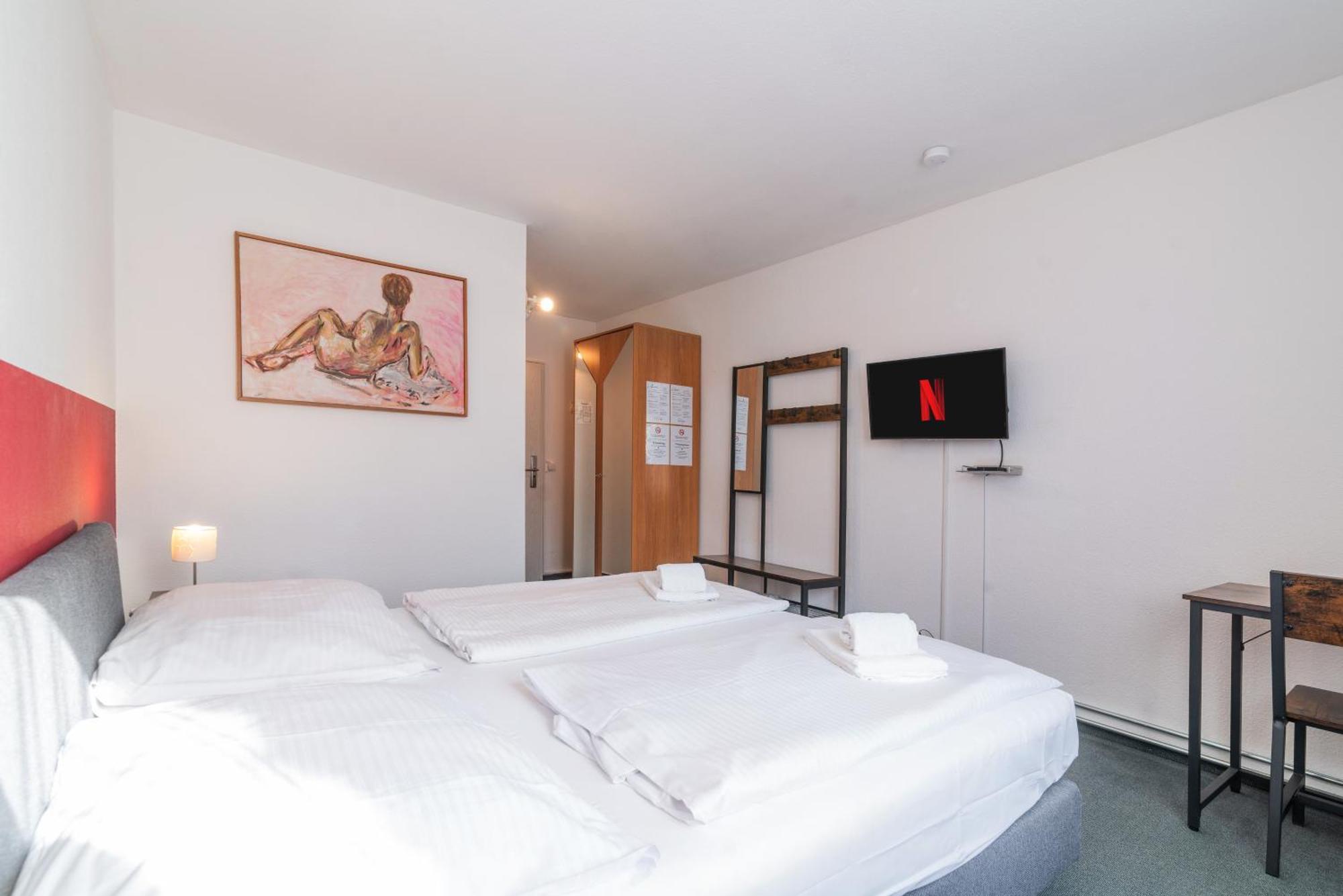 Hotel Cafe Galerie - Smart Tv - Free Parking Garbsen Exterior photo