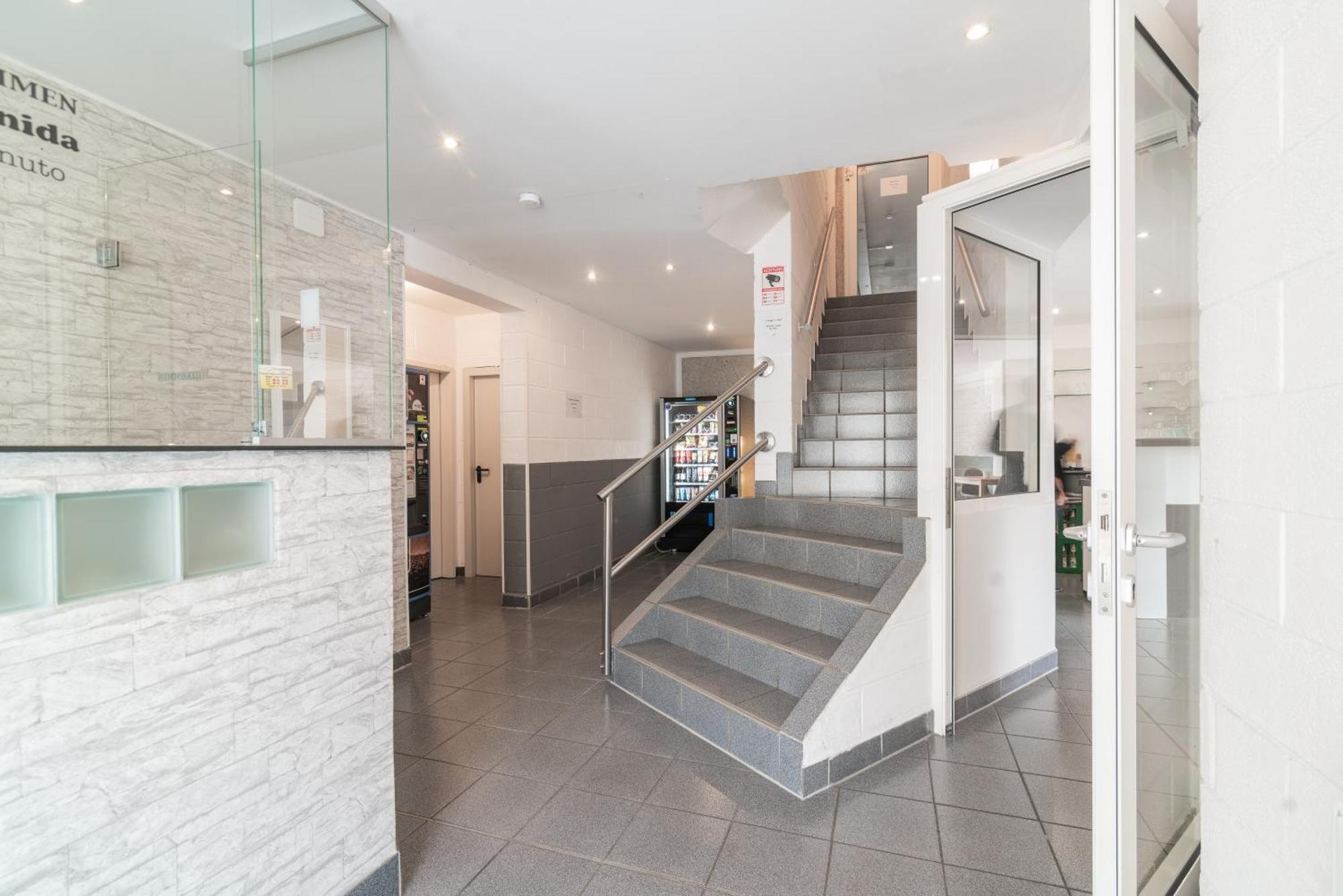 Hotel Cafe Galerie - Smart Tv - Free Parking Garbsen Exterior photo